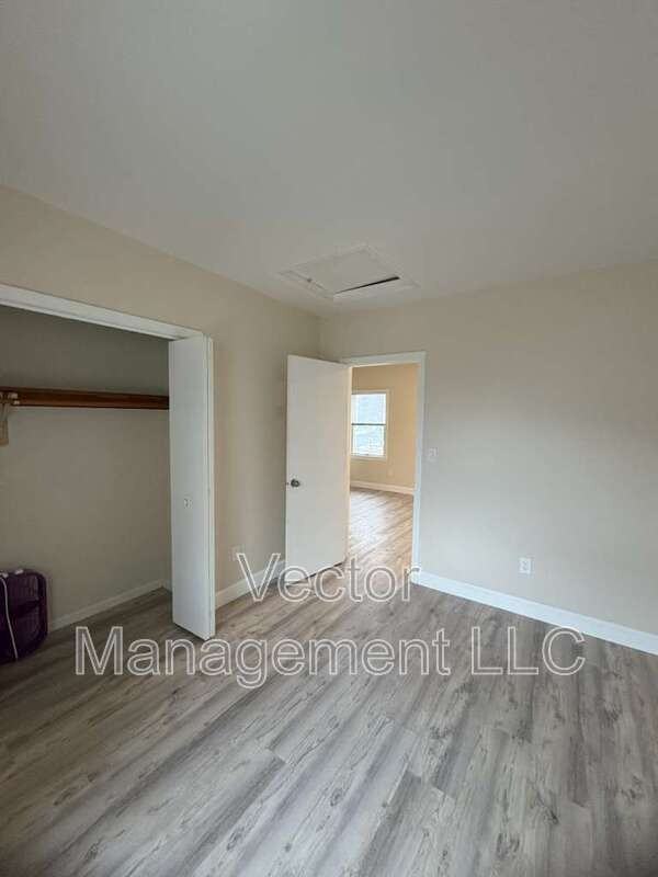 2842 Dixwell Ave - Photo 5 of 9