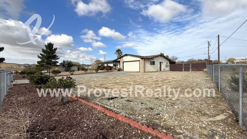 15577 Tacony Rd - Photo 3 of 26