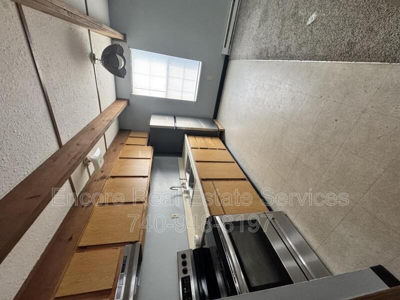 573 Brookside Ct - Photo 3 of 9