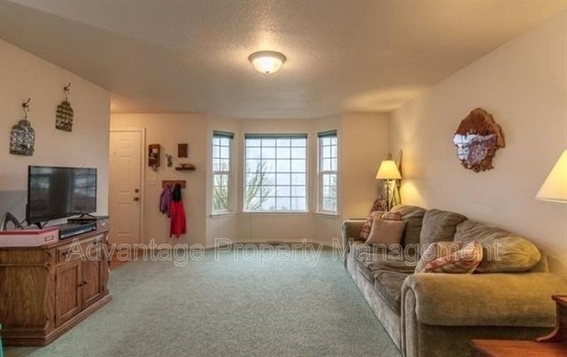 3122 30th Ave Se - Photo 5 of 23