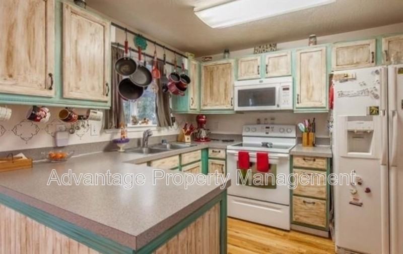 3122 30th Ave Se - Photo 7 of 23