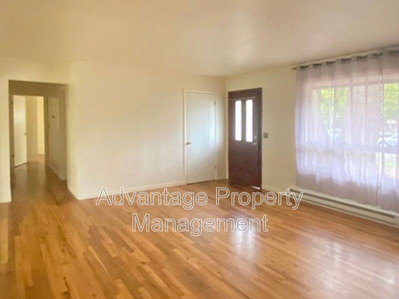 1235 Nw 27th St - Photo 3 of 21