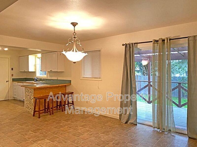 1235 Nw 27th St - Photo 5 of 21