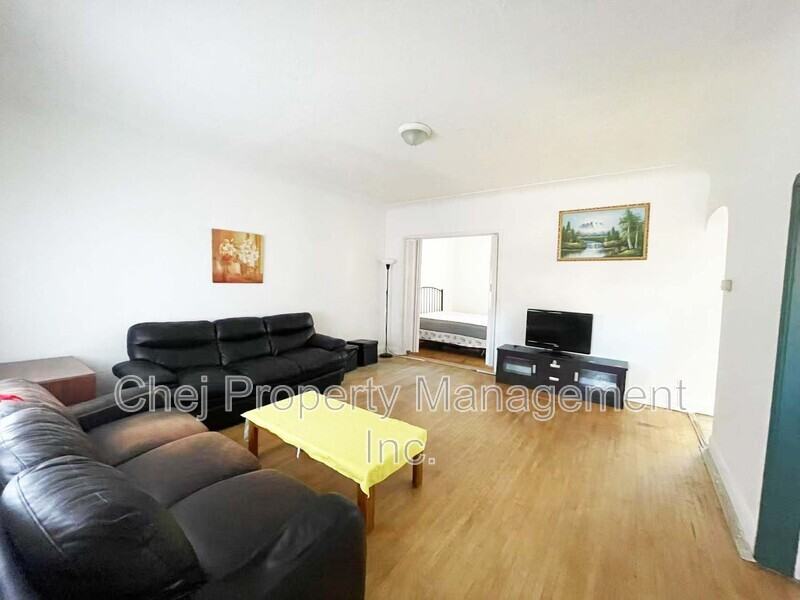 10564 92 St Nw - Photo 2 of 6