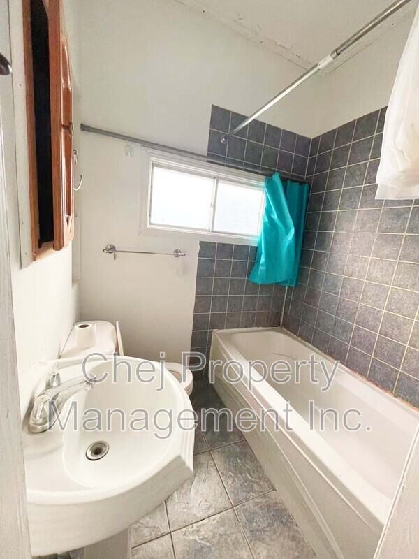 10564 92 St Nw - Photo 4 of 6