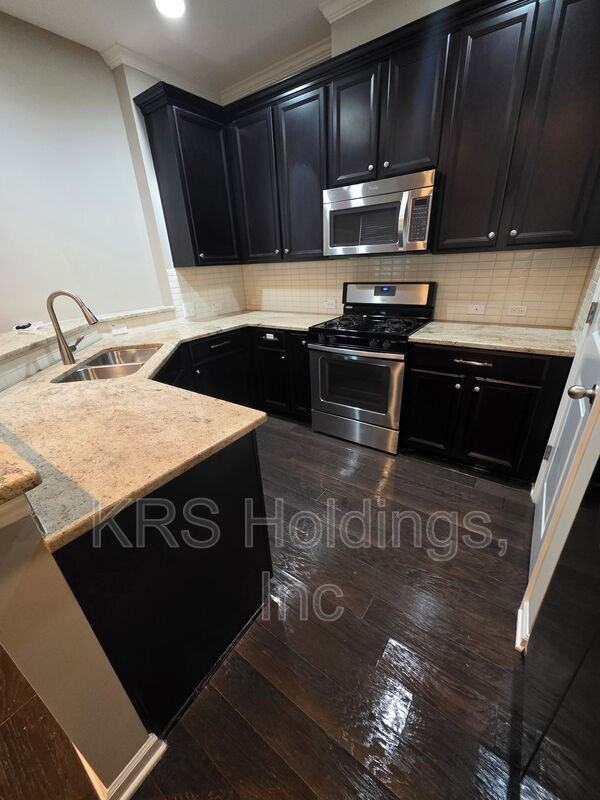 540 Libson St - Photo 4 of 17