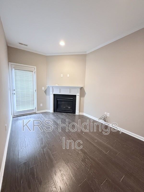 540 Libson St - Photo 5 of 17