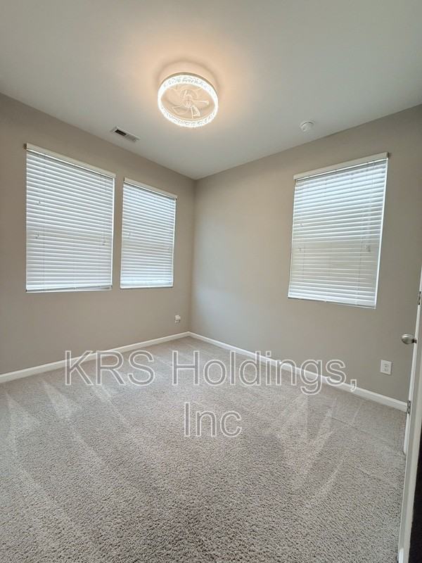 540 Libson St - Photo 7 of 17