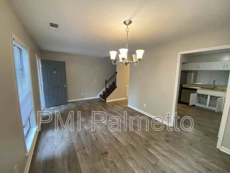 33 Chestnut Ferry Rd #206 - Photo 3 of 14