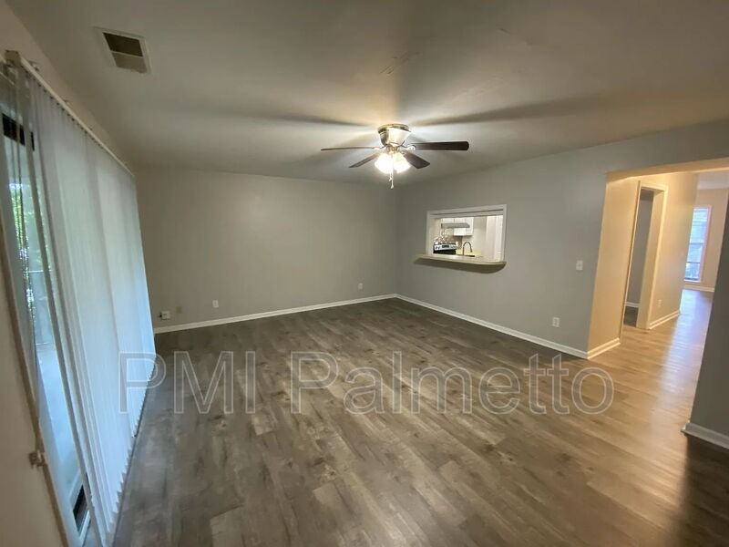 33 Chestnut Ferry Rd #206 - Photo 6 of 14