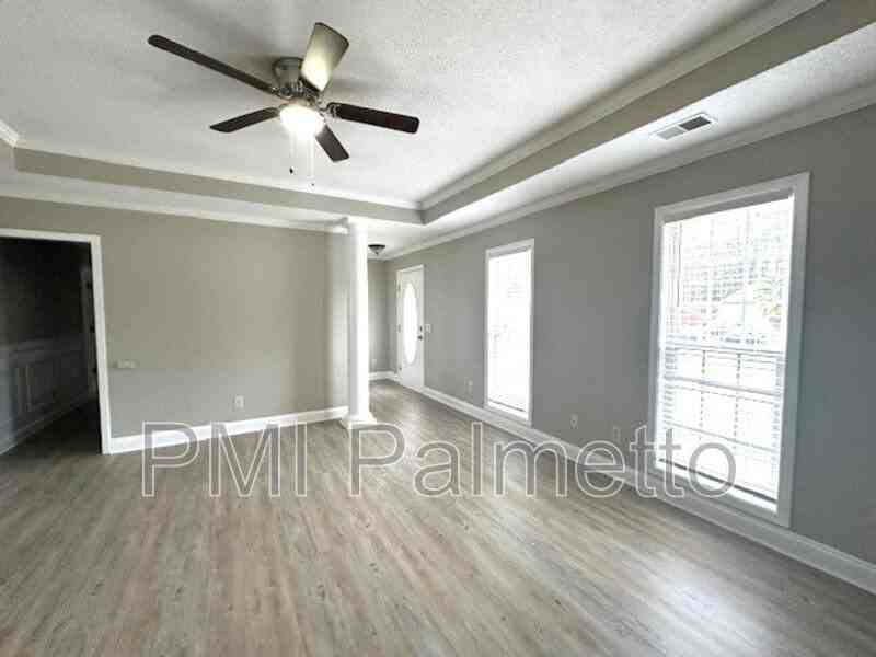 149 Kerry Gibbons Dr - Photo 3 of 32