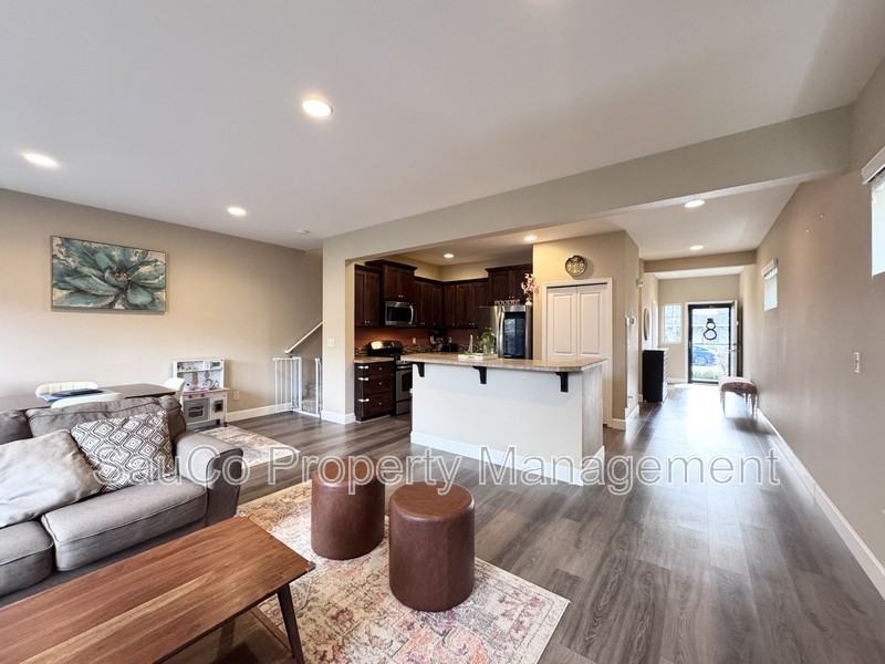 4017 Se Lone Oak St - Photo 4 of 16