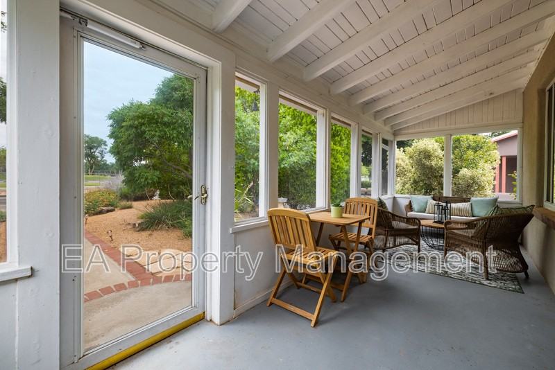 520 San Pasquale Ave Sw - Photo 3 of 33