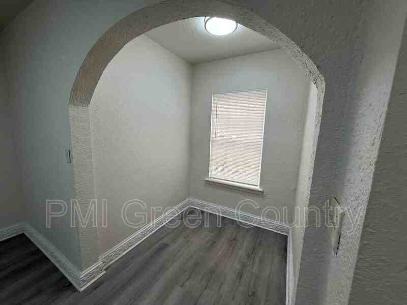 1447 N Lewis Pl - Photo 7 of 12