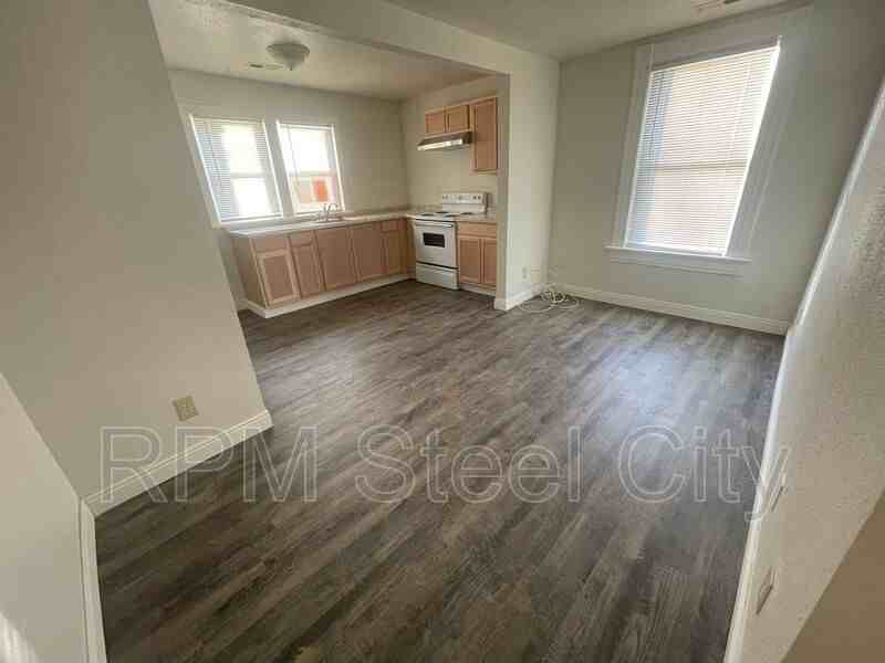 511 W 12th St #C - Photo 4 of 9