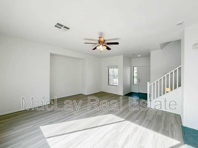 1009 E Iris Dr - Photo 3 of 26