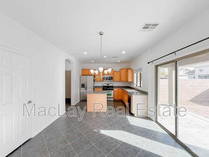 1009 E Iris Dr - Photo 4 of 26