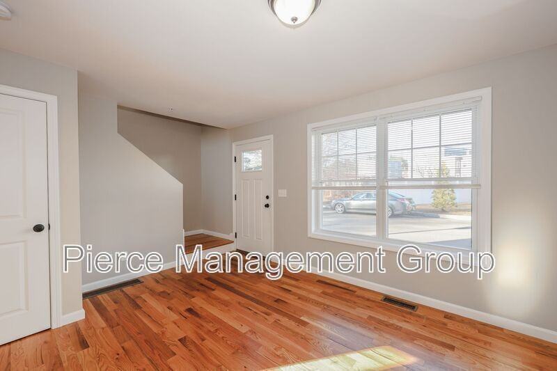 6 Clarendon Way #16 - Photo 2 of 11