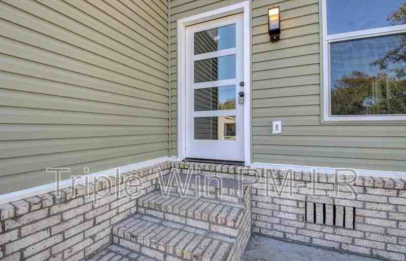 3403 W 17th St - Photo 3 of 40