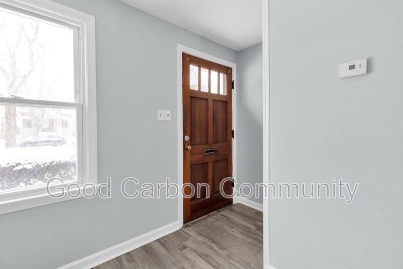 854 Richmond Ave - Photo 4 of 16