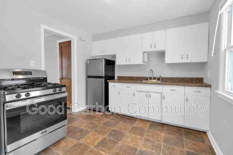 854 Richmond Ave - Photo 6 of 16