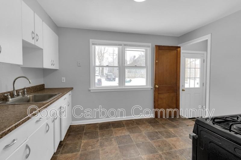 854 Richmond Ave - Photo 7 of 16