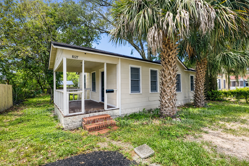 8127 Lexington Dr - Photo 2 of 15