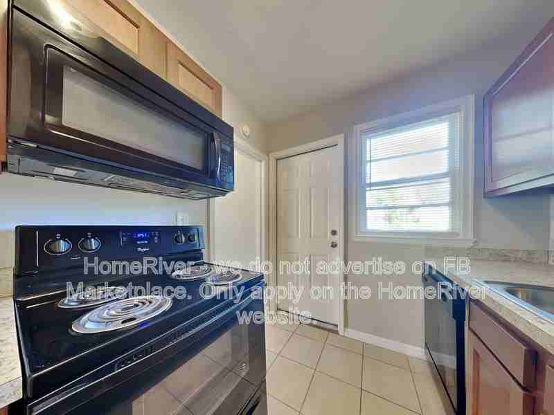 8127 Lexington Dr - Photo 5 of 15