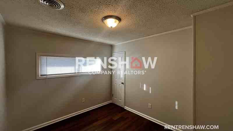 824 Milstead Rd - Photo 7 of 17