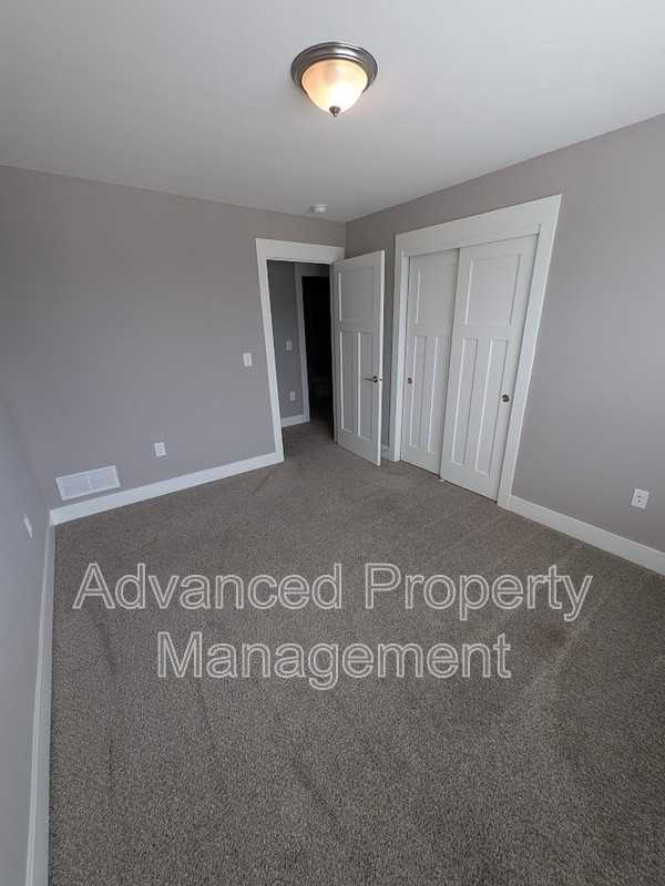1520 Foxwood Pass - Photo 4 of 23