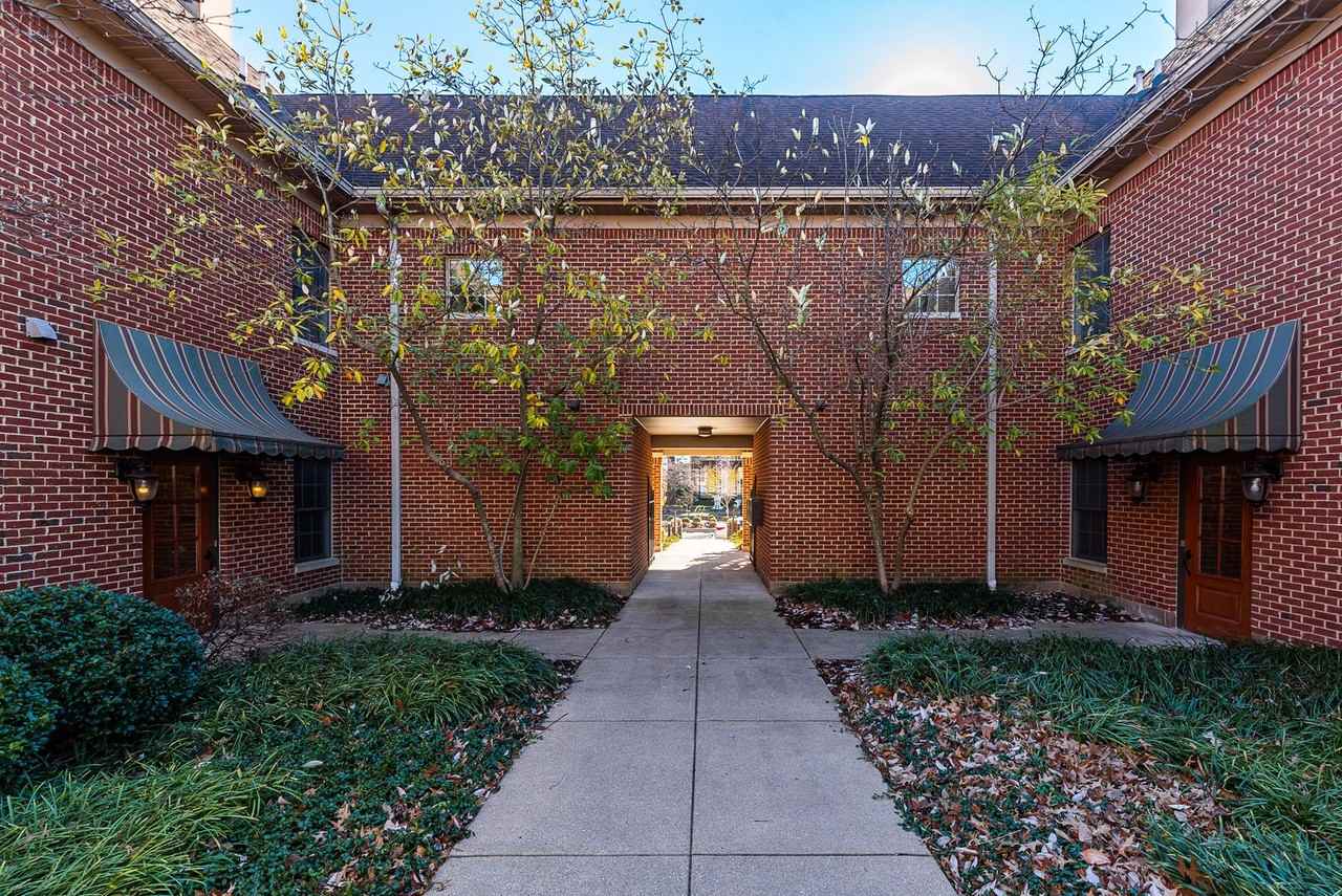 807 E Main St - Photo 4 of 31