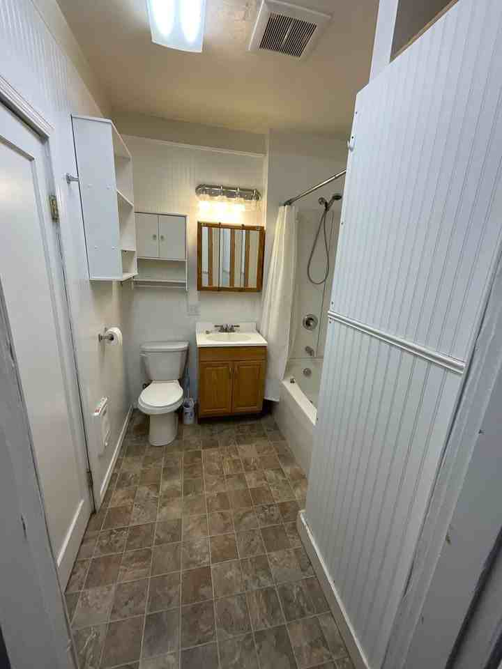 2304 N Fir St - Photo 2 of 11