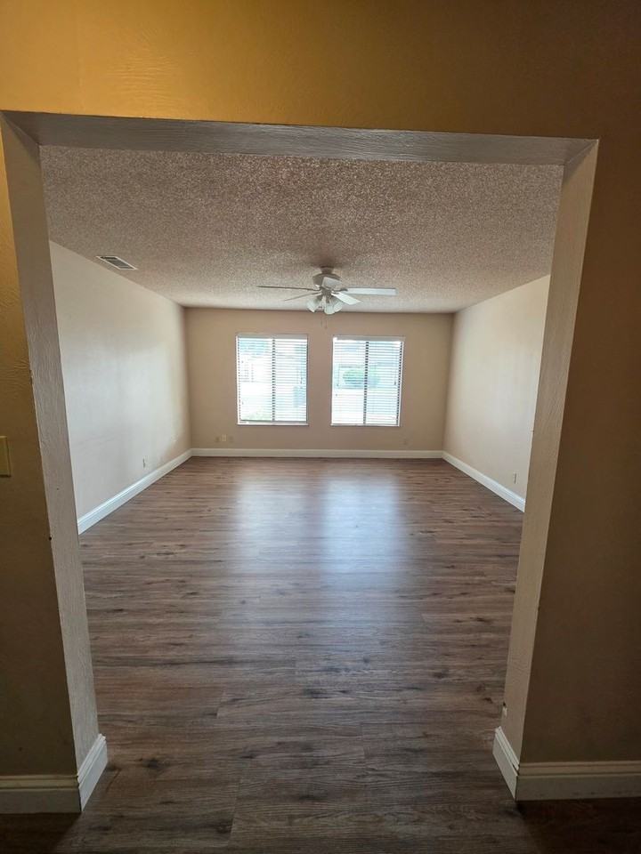 3722 W Hillsdale Ave - Photo 4 of 17