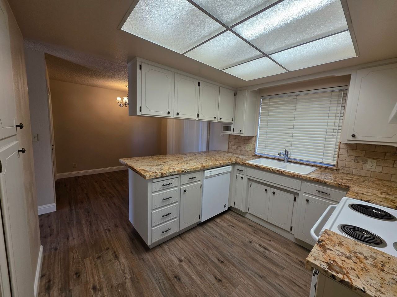 3722 W Hillsdale Ave - Photo 7 of 17