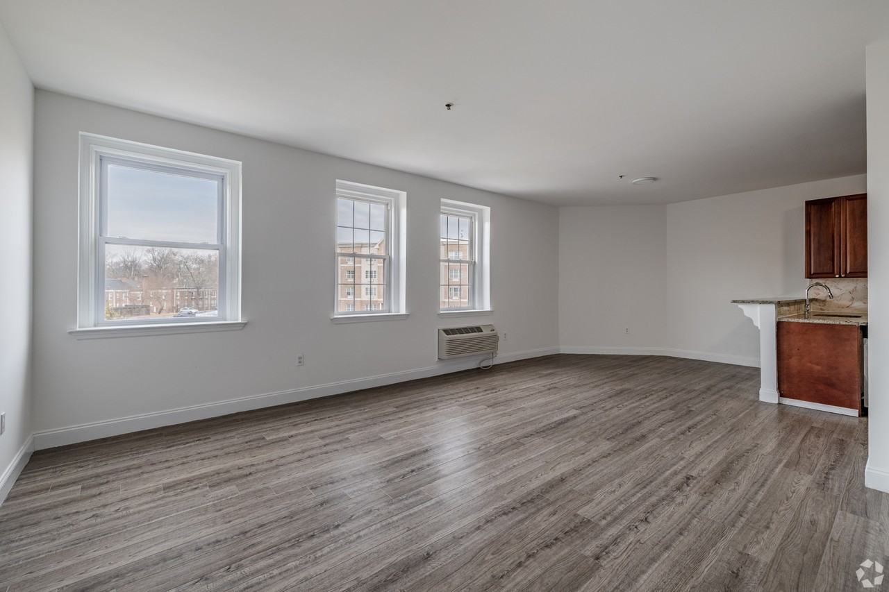 Spaxalaya 650 Park LLC - Photo 7 of 10