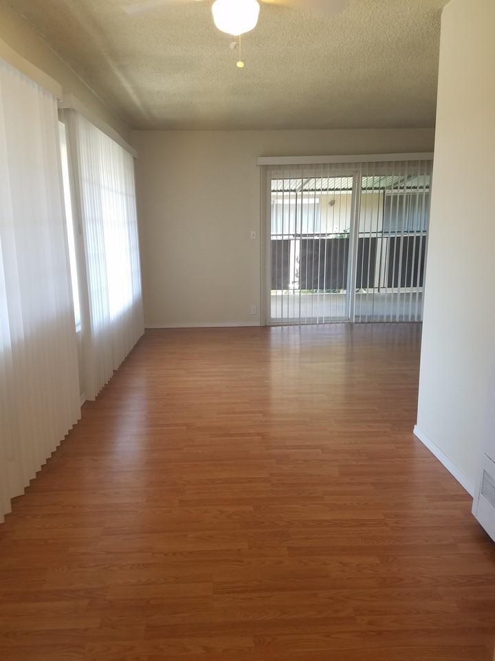 118-120 CHESTER AVENUE (585) - Photo 3 of 11