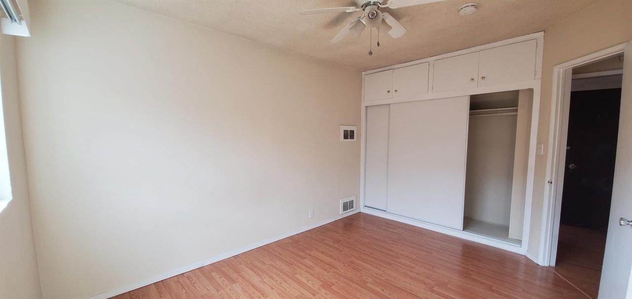 118-120 CHESTER AVENUE (585) - Photo 7 of 11