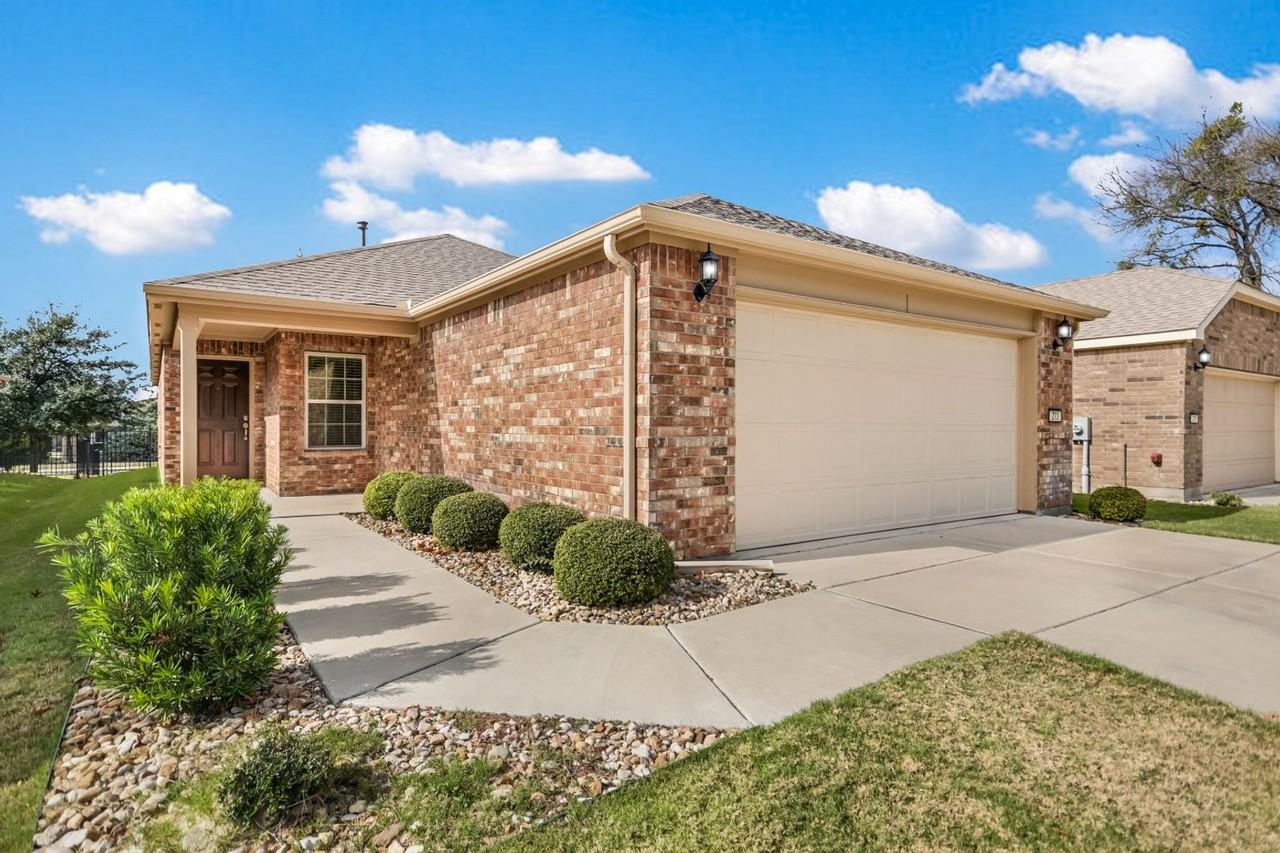 213 Paint Creek Ln - Photo 2 of 32