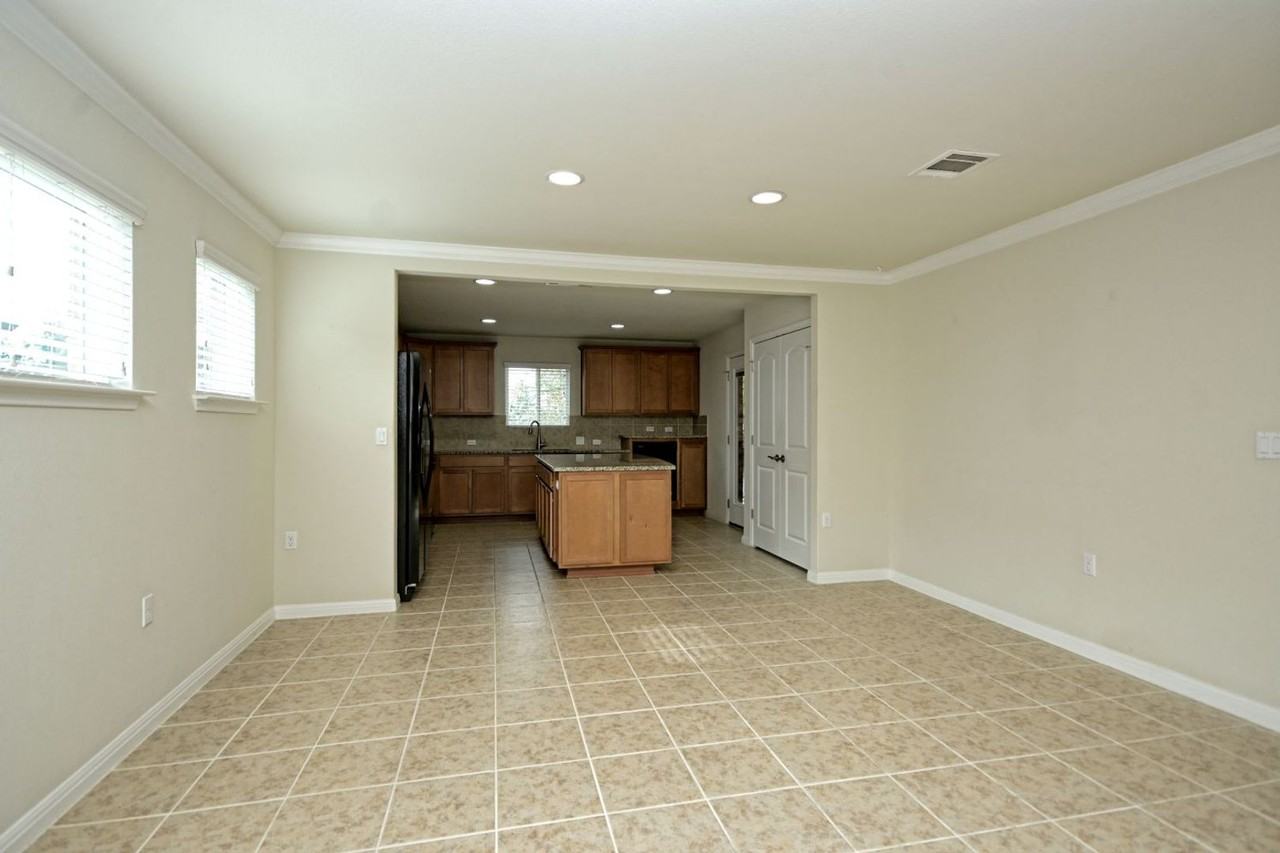 213 Paint Creek Ln - Photo 7 of 32