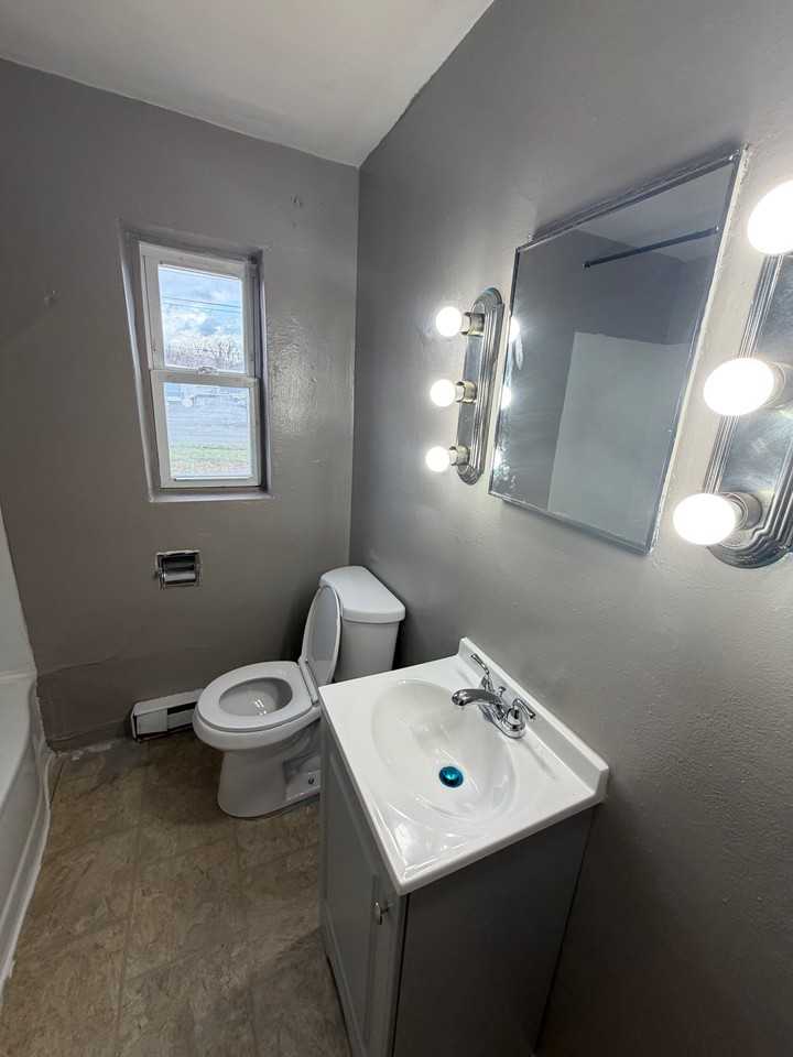 7 Tompkins Street - Photo 4 of 9