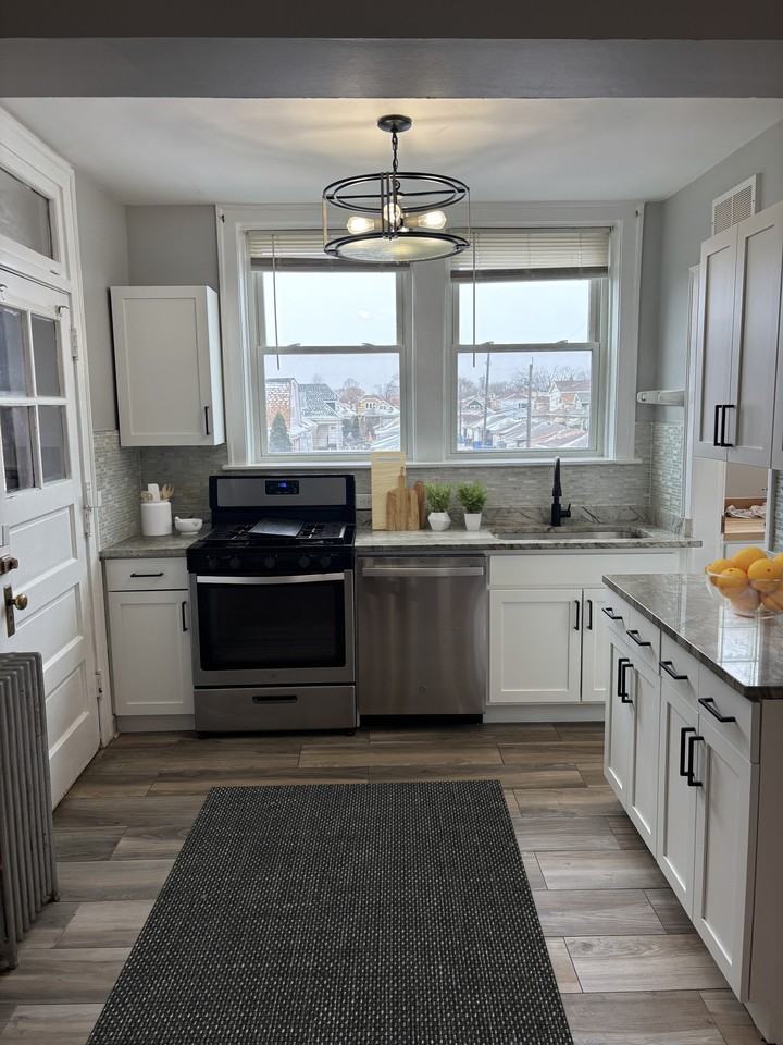 2834 North Lockwood Avenue - Photo 3 of 24