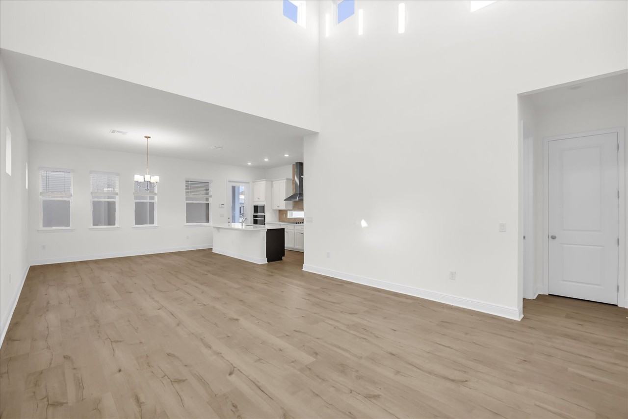 10270 Pearson Avenue - Photo 4 of 37