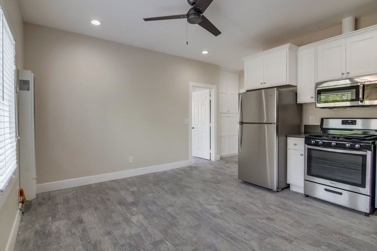 Commercial Suites - Photo 2 of 18