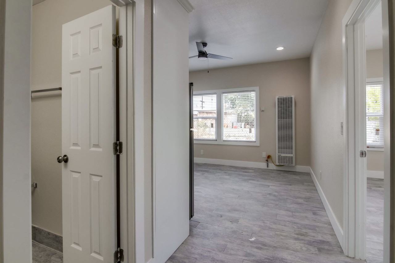 Commercial Suites - Photo 4 of 18