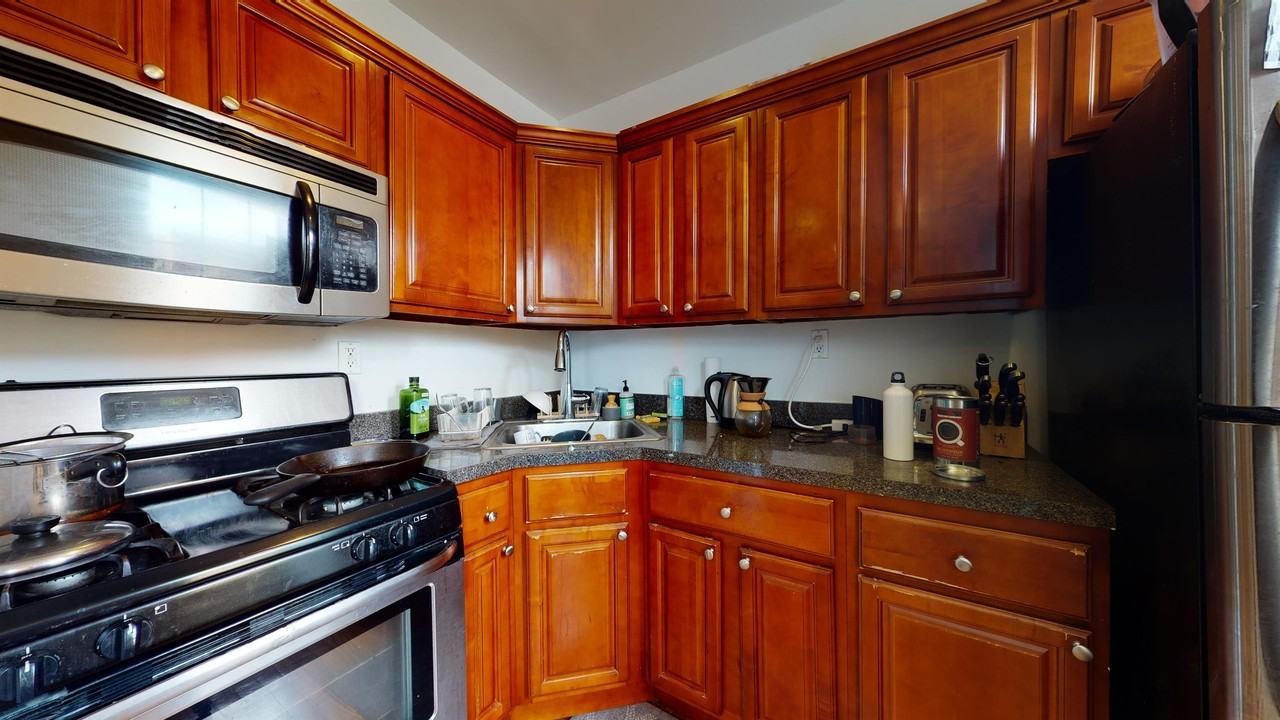 107 Putnam Avenue - Photo 7 of 10