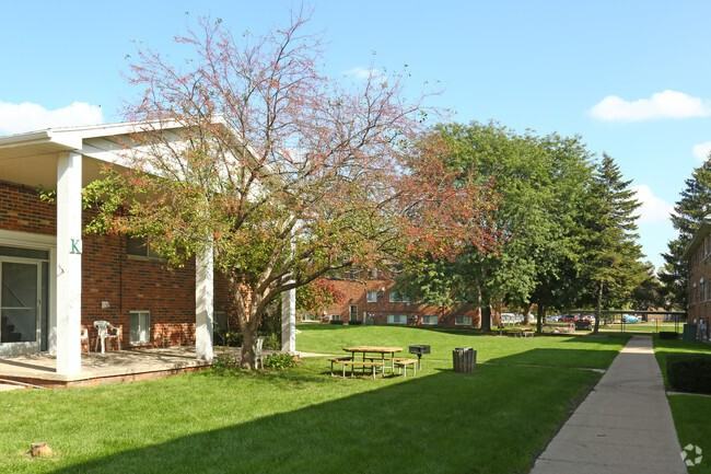 Holt South Square - Photo 5 of 44