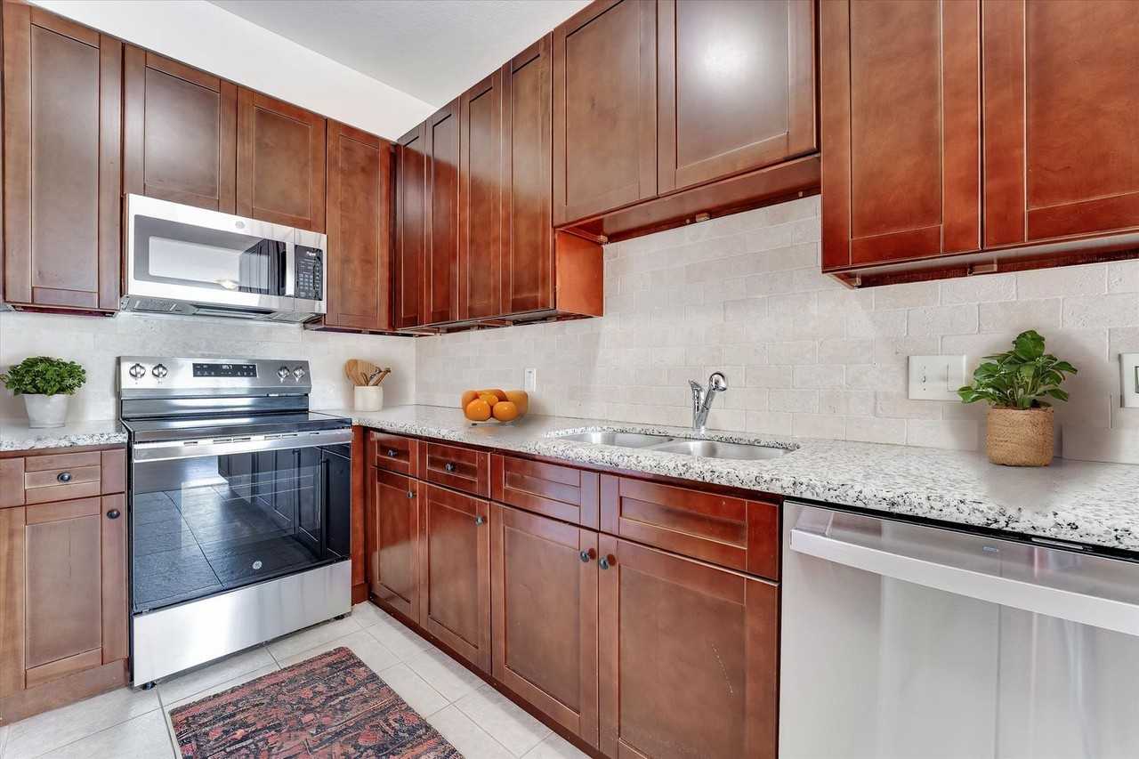 Neuens Square Apartments - Photo 4 of 16