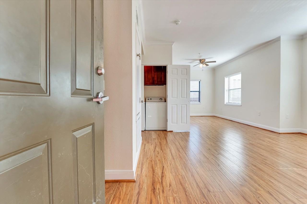 Neuens Square Apartments - Photo 7 of 16