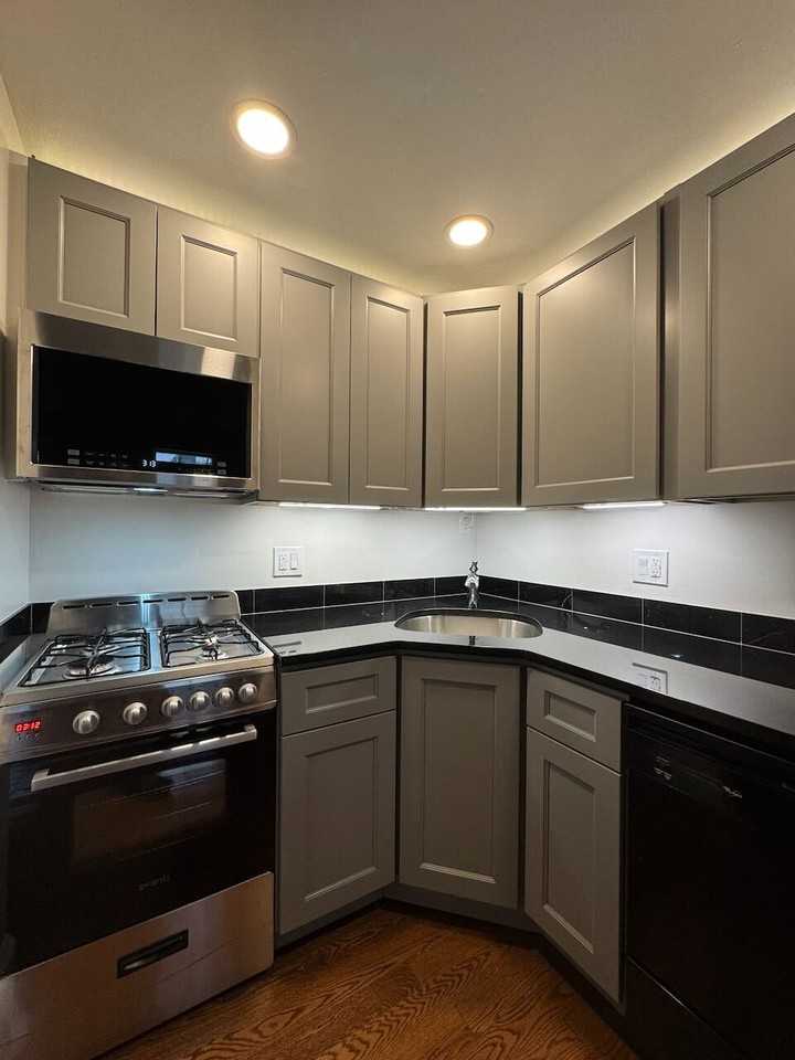 03 - 323 S 12th St - Photo 4 of 11