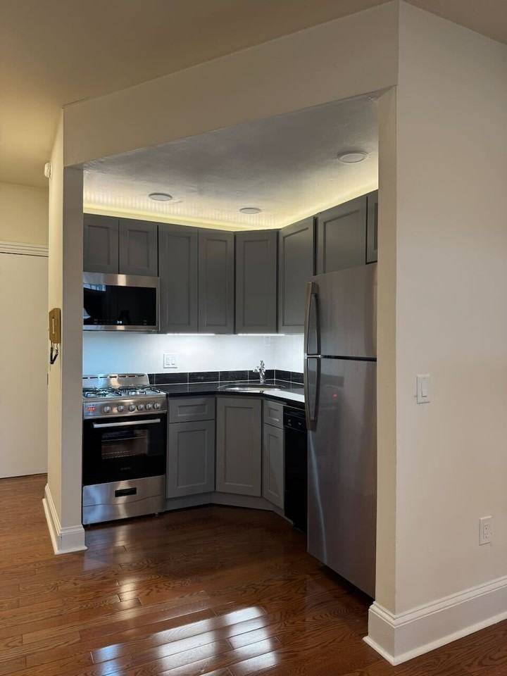 03 - 323 S 12th St - Photo 5 of 11